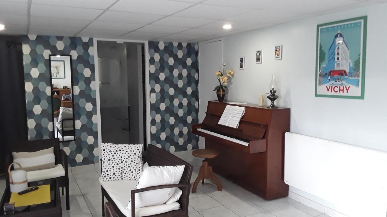 Suite Hauteurs De Vichy Creuzier-le-Vieux ภายนอก รูปภาพ